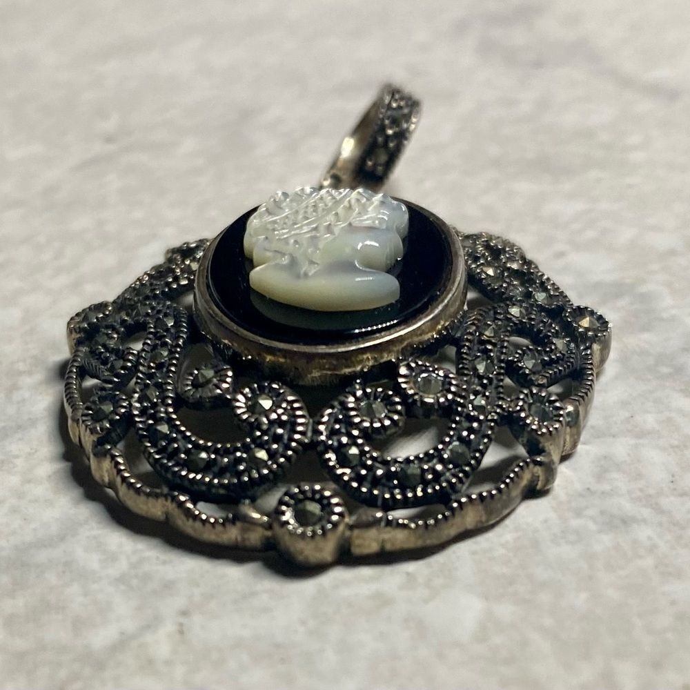 VINTAGE 925 silver Marcasite Cameo Pendant/Charm - Picture 2 of 3
